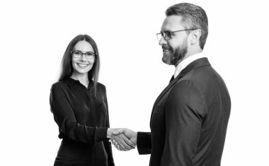 Stüdyoda mutlu ortaklık anlaşmaları. Pazarlıkta ortaklık anlaşması. Pazarlıkta ortaklık anlaşması fotoğrafı. Pazarlıktaki ortaklık anlaşması beyaz arka planda izole edildi.