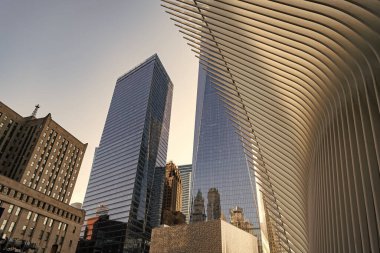 New York, ABD - 12 Mayıs 2023: Manhattan şehir merkezindeki Dünya Ticaret Merkezi gökdelen binası. ny mimarisi.