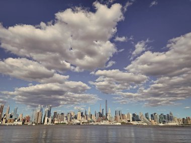 New York şehri. New York 'un gökdelen binası. Kentsel mimari. Manhattan şehir merkezi ve metropol şehri. Büyük şehir manzarası. New York şehir merkezi. Manhattan silueti. Manhattan gökdelenleri.