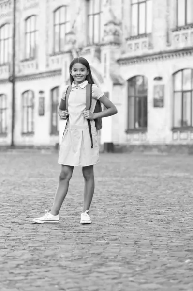 Stock image full length of teenage school brunette girl. teenage school girl with backpack. teenage school girl outdoor. photo of teenage school girl.