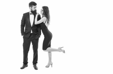 Görünüşte aşk. Kadın ve erkek için aşk randevusu. Resmi bir çift smokinli adam ve seksi kız. Nişan ve teklif. Sevgililer Günü. Saf zarafet. Özel bir kutlama. Birbirine aşık çiftler..