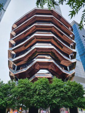 New York City, ABD - 05 Ağustos 2023: The Vessel veya Hudson Yards Staircase Turistik Çekim Mimarisi.