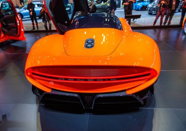 New York City, ABD - 27 Mart 2024: Genesis X Gran Berlinetta Concept supercar Vibrant orange car at New York International Auto Show, back view.