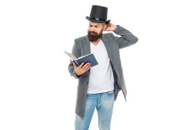 Erkek öğretmen eğitim kitabı okuyor. Öğretmenler günü. Okula dönelim. Eğitim konsepti. Eğitimli bir adamın bilgisi. Üniversite öğretmeni. Öğretmen kitabı sunuyor. Eğitime geri dön.