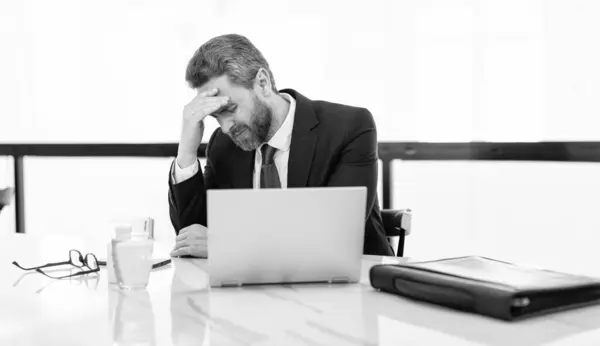 Overwhelmed Stressed Business Man Has Headache Stressed Business Man Has — Stock Photo, Image