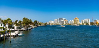 Tropikal bir evde yaz tatili. Yat iskelesi olan lüks bir yazlık villa. Yaz cennetinde tatil. Yazın lüks bir apartman dairesinde. Florida 'daki körfeze git. Panorama.