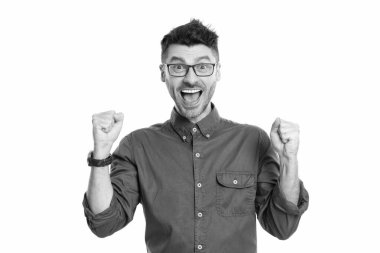 Gözlüklü başarılı girişimci. Gömlekli, beyaz, girişimci bir adam. Beyaz arka planda izole edilmiş girişimci portresi. Stüdyoda girişimci portresi.