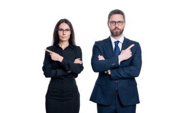 Ortak takımı. Başarılı ortaklık. İş ekibi başarısı. İş ortağı beyazla izole edilmiş. Takım elbiseli iki iş adamı. İş ekibi çalışması ve işbirliği. Ortaklık kavramı. işaret parmağı.