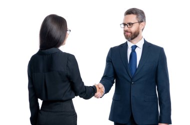 Erkek ve kadın başarılı bir işbirliği için el sıkışırken beyazlar izole edildi. İş ilişkisi. İş birliği başarılı oldu. İş adamları tedarikçiyle işbirliğini geliştirir. Ortak takım çalışması..