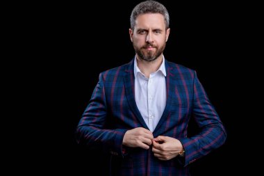 Görevde başarılı bir iş adamı. Ofis müdürü siyahla izole edilmiş. Takım elbiseli iş adamı. Büyük patron. Profesyonel iş adamı. İş adamı. İş liderliği ve başarı. Pankart.