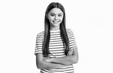 Yumuşak tenli mutlu genç kızın portresi. Genç kız cilt bakımı. Stüdyoda genç bir kızın portresi. Cilt bakımı. Beyaz arka planda izole edilmiş güzel bir cilde sahip genç kız portresi.