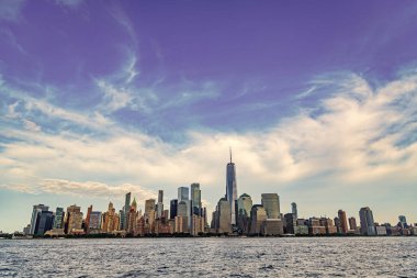 New York şehir merkezi. Manhattan gökdelenleri. New York şehri. New York 'un gökdelen binası. Kentsel mimari. Manhattan ve Hudson River şehir merkezinde. Metropolitan şehri. Büyük şehir manzarası.
