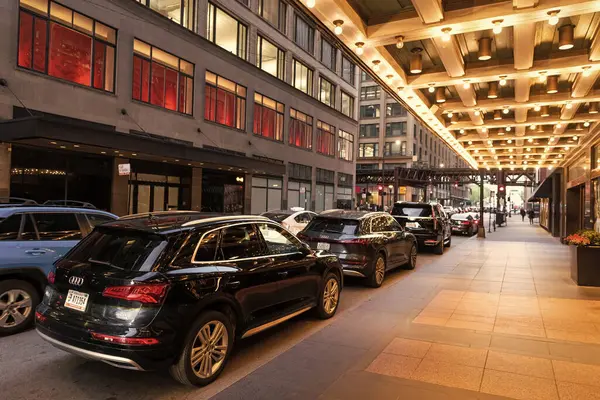 stock image Chicago, USA - April 28, 2023: Cars parked at an illuminated street and sidewalk in Chicago.