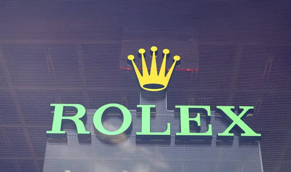 New York City, ABD - 05 Ağustos 2023: Rolex lüks İsviçre saat logosu.