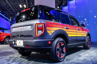 New York City, ABD - 27 Mart 2024 Ford Bronco Spor Serbest Tekerlekli Araç Lüks Araba New York Uluslararası Otomobil Fuarı 'nda nadir görülen manzara.