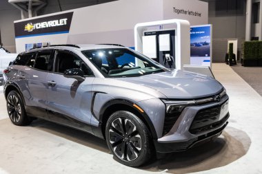 New York City, ABD - 27 Mart 2024 Chevrolet Blazer EV RS elektrikli araba New York Uluslararası Otomobil Fuarı, köşe görünümü.