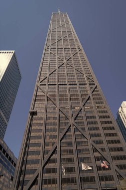 Gökdelen mimarisi. Modern görünüşlü bir gökdelen. Modern şehir perspektifi. Metropolis City 'de bir gökdelen. Şehir merkezinde gökdelen manzaralı bir şehir. perspektif görünümü.