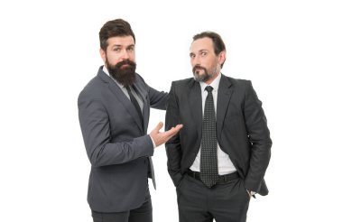 İş ortağımızla tanış. Erkekler başarılı girişimciler beyaz arka plan. İş ekibi. İş adamları konsepti. Sakallı adamlar resmi takım elbise giyer. İyi eğitimli iş adamları. Ortaklık ve takım çalışması.