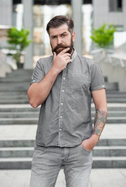 bearded man casual style. casual man with beard. caucasian man outdoor. casual lifestyle.