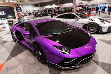 New York City, ABD - 27 Mart 2024: Lamborghini Aventador süper araba New York Uluslararası Otomobil Fuarı, köşe manzaralı.