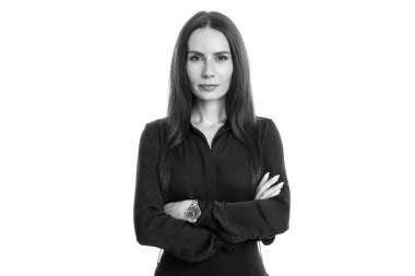 Kendine güvenen iş kadını beyaz arka planda izole edilmiş. Kafkasyalı iş kadını stüdyoda. Siyah giyen profesyonel bir iş kadını..