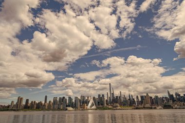 New York City, ABD - 05 Mayıs 2023: NYC silueti, New York 'un merkezinde Manhattan.