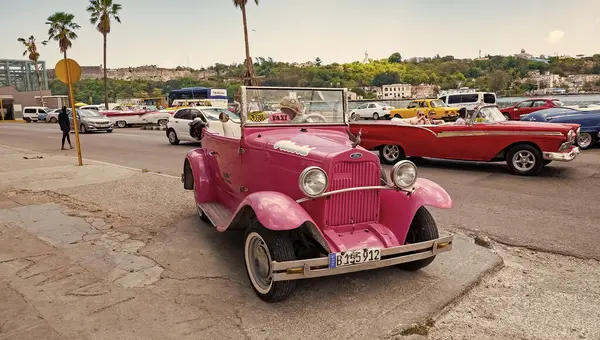 stock image Havana, Cuba - May 02, 2019: pink Ford Cabriolet Hot Rod retro car. taxi grancar.