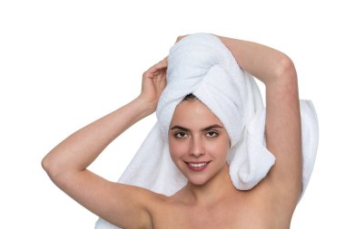 Güzellik kozmetik programı. Kaplıcada güzellik günü. Cilt kozmetolojisi. Cilt rengi ve sağlıklı cilt. Beyaz havluyla banyo üstüne kadın. Kozmetik ve kişisel bakım. Cilt güzelliği. Tıraş.