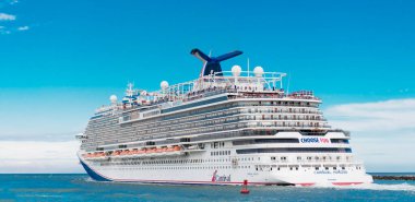 Miami, Florida, ABD - 09 Haziran 2024: Carnival Horizon yolcu gemisi Karnaval yolcu gemisi. Tatil ve seyahat. Denizde gemi tatili. Yazın tekne gezisi. Gemi seyahati..