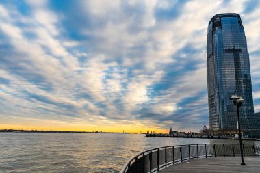 New York, Jersey City, ABD - 20 Aralık 2023: NJ New Jersey 'deki Goldman Sachs Tower gökdelen binası..