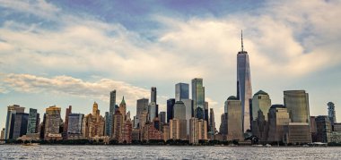 Metropolitan şehrinin panoraması. Büyük şehir manzarası. New York şehir merkezi. Manhattan silueti. New York şehri. New York 'un gökdelen binası. Kentsel mimari. Manhattan ve Hudson Nehri şehir merkezi..