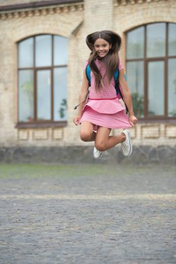 1 Eylül. Ders çalışma zamanı. Bilgi ve eğitim. Okul hayatı. Mutlu bir çocukluk. Okula dönelim. Bilgi günündeki genç kız. Üniversitede eğitim. Kız öğrenci dışarı atlıyor. Okul tatili.