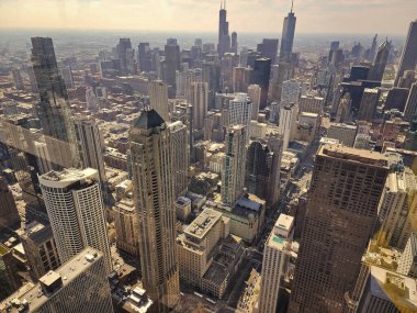 Chicago, ABD - 27 Nisan 2023: Gökdelenli Chicago şehir merkezi.
