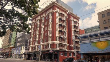 San Francisco, ABD - 19 Mayıs 2019: Mosser Otel binasının dış mimarisi Şehir merkezinde tarihi Viktorya dönemi mimarisi.