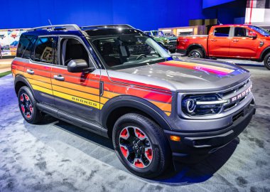 New York City, ABD - 27 Mart 2024 Ford Bronco Spor Serbest Tekerlekli Araç New York Uluslararası Otomobil Fuarı, köşe manzaralı.