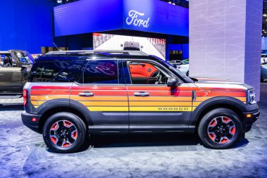 New York City, ABD - 27 Mart 2024 Ford Bronco Spor Serbest Tekerlekli Araç Aracı New York Uluslararası Otomobil Fuarı, yan görüş.