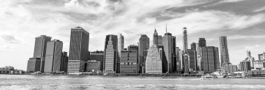 Şehir merkezindeki modern gökdelen manzarası. New York 'taki mimari şehir manzarası. Manhattan 'ın gökdelen silueti. New York şehir mimarisi. Manhattan 'ın gökdeleni. panorama görünümü.