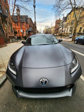 New York City, ABD - 10 Şubat 2024: 2022 Toyota GR86 Premium lüks araba, ön görüş.