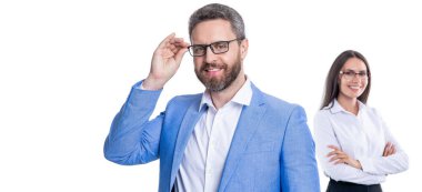 İş adamları liderliği temsil eder. İş vizyonu ve başarı. Başarı vizyonu. Takım elbiseli iş adamlarının başarılı ortaklığı. İş kadını gözlüklü adama bakar. Yenilikçi iş vizyonu.