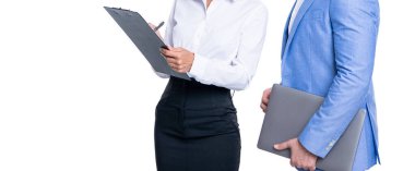 Çevrimiçi çalışan serbest çalışan biri. Patron ve çalışanı çevrimiçi. Ofisinde dizüstü bilgisayarı olan iş adamları. Uzaktan kumandalı çalışıyor. İş başarısı. Beyazlar üzerinde izole iş adamları. Sıkışık süre.