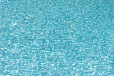Deniz yüzeyi arka planı. Tatil beldesi su altyapısı. Deniz sahili. Okyanus kıyısında yaz tatili. Mavi okyanus dalgalı su dokusu yansıması. Yaz havuzunda dalgalı su. Turkuaz rengi.