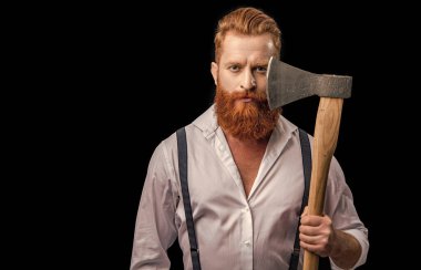 Elinde balta olan vahşi bir adamın fotokopi uzayı. Siyah baltalı vahşi adam. Stüdyoda baltası olan vahşi bir adam. Geçmişinde balta olan vahşi bir adam..