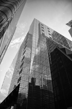 Perspektif şehir gökdeleni. Modern gökdelen binası. Metropolis 'teki mimari bina. Gökdelen perspektif görüntüsü. New York şehir mimarisi. modern cam bina.