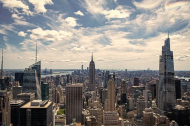 New York şehri. New York 'un gökdelen binası. Kentsel mimari. Manhattan şehir merkezi manzarası. Metropolitan şehir manzarası. New York şehir merkezinde. Manhattan hava manzarası. İkonik Manhattan.