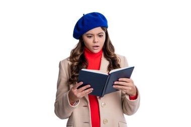 Okul okuma eğitimi. Okula dönelim. Sonbahar kızı okul kitabını okudu. Üniversite öğrencileri için eğitim. Genç kız kitap okuyor. Sonbahar ders çalışma zamanıdır. Eğitim ve bilgi. Kitap kulübü..