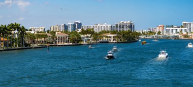 Fort Lauderdale, Florida, ABD - 25 Mart 2023 Fort Lauderdale Turist Sahil Hattı Yaz tatilinde panoramik manzara.