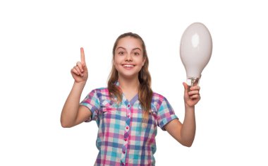 Yaratıcı fikirlerden ilham alan bir kız. Çözüm ve yenilik. Mantıklı düşün. Dahiyane keşif ilham verdi. Yaratıcı bir fikir. Beyazlar içinde soyutlanmış genç dahi kızlar. Ampullü genç kız. İlham.
