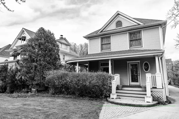 stock image property insurance and real estate. residential house in america. Architecture concept. suburban neighborhood. cottage house in american neighborhood. suburban house property. Stunning house.