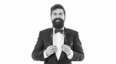 Aşk zamanı. Özel bir parti. Erkek damat düğün töreninde. Evlenme teklif edeceğim. Sakallı adam, kırmızı kalpler. Aşk sembolü. Sevgililer günün kutlu olsun. Aşk kördür. Resmi etkinlikte smokin giyen adam..
