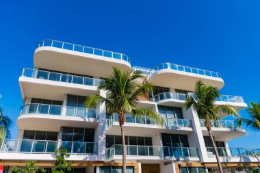 Art deco tarihi bölge. Miami Beach, Florida 'nın modern binası. Okyanus yolculuğu. Ocean Drive Florida 'daki Miami South Beach. Art Deco mimarisi. Mimari bina.